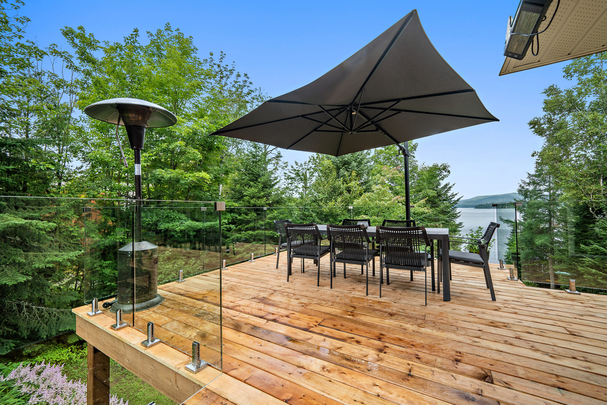 Installing a Glass Railing: A Complete Guide | auroral
